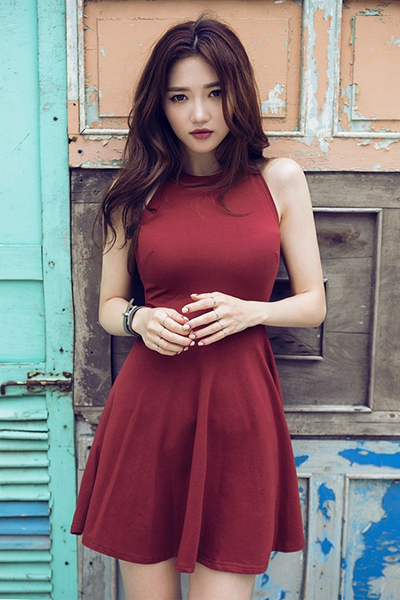 Đầm xòe cổ yếm